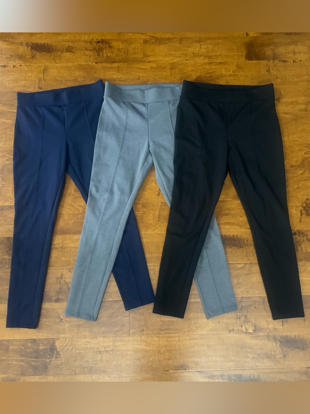 Set of 3 Women’s Gap leggings. Gray & Navy blue size Medium. Black size large